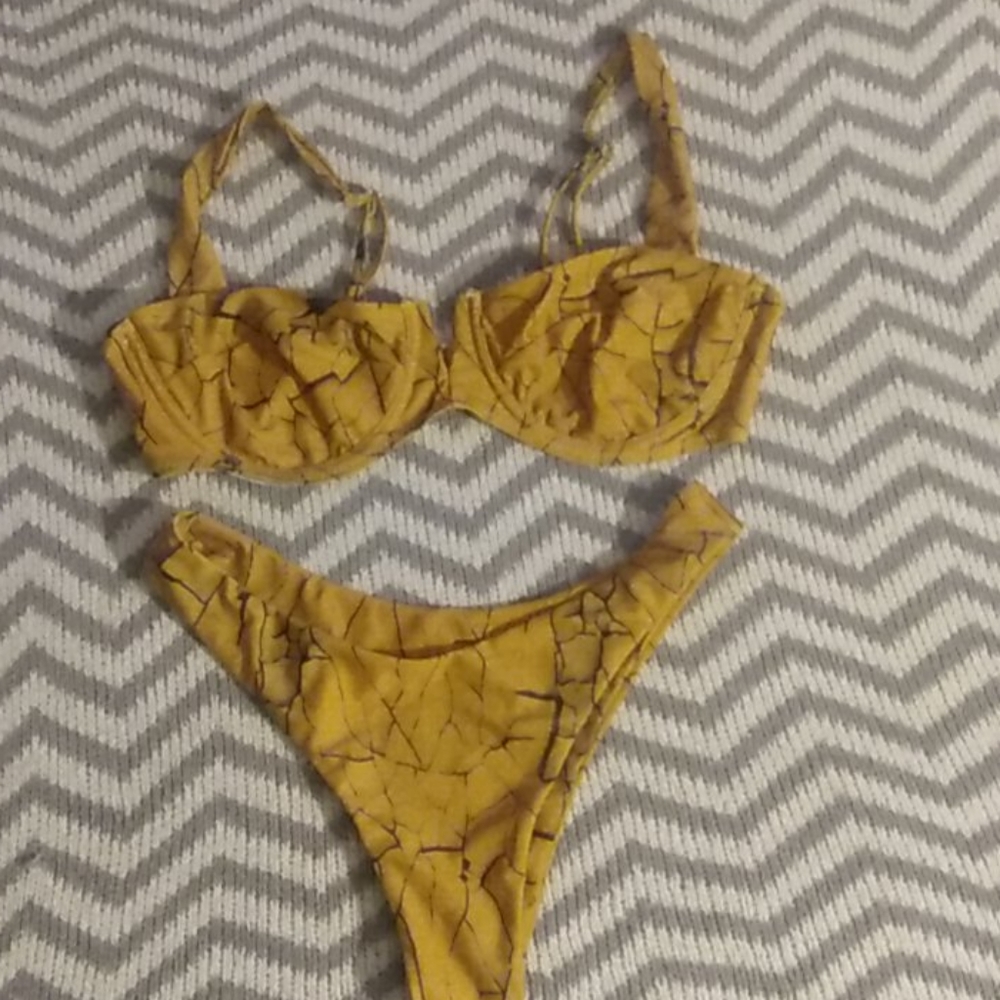 Medium 2pc mustard and black swimsuit